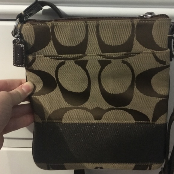 100% authentic Coach cross body - Picture 1 of 2