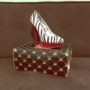 NEW in box! Sz7 Juju black/white/zebra platforms
