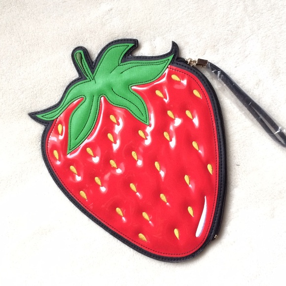 Strawberry 🍓 Clutch