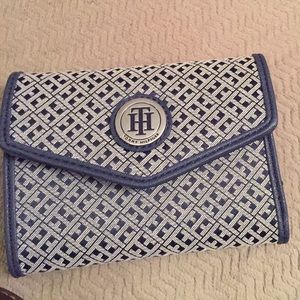 Small Tommy Hilfiger wallet.