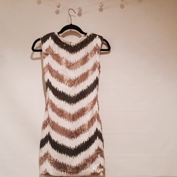 Sleeveless sequin party dress