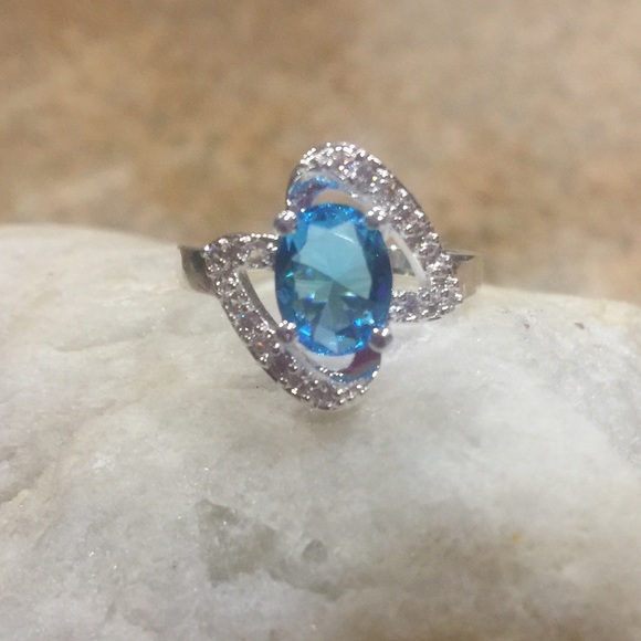 Blue and white topaz silver ring - Picture 1 of 4