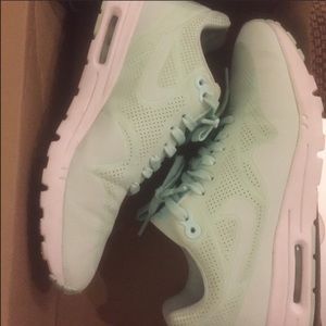 ✨FLASH SALE✨ Air Max ULTRA MOIRE!