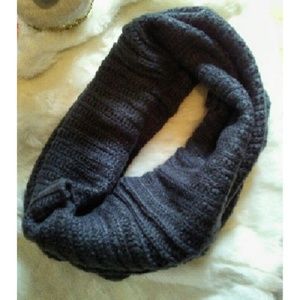 Gray Infinity Cable Knit Scarf
