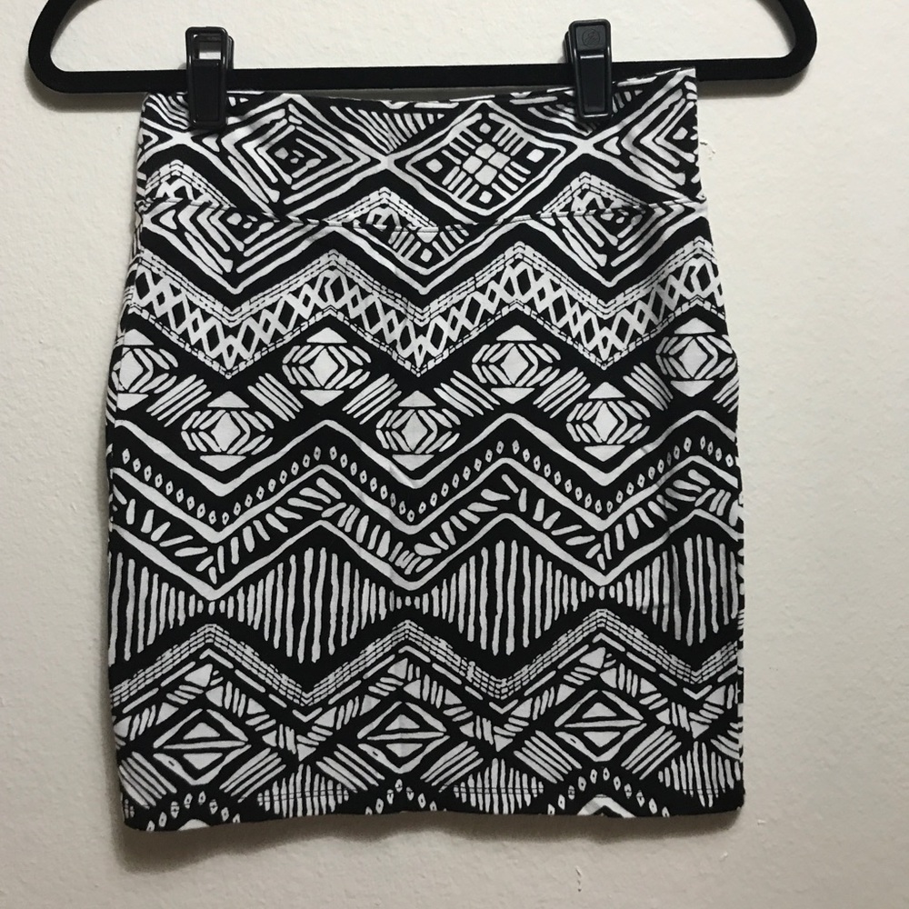 🎉HP🎉NWOT Tribal skirt