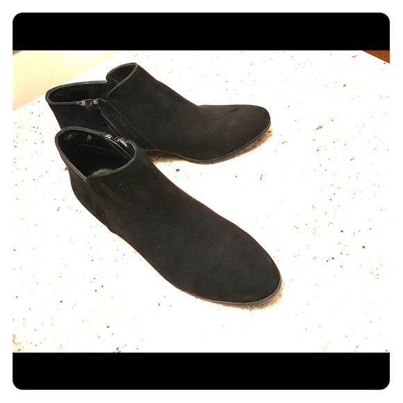 Black St. John's Bay ankle boots size 10