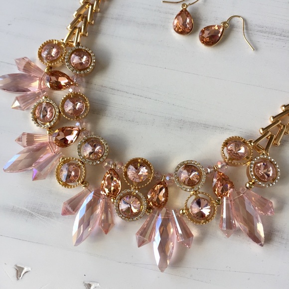 Jewelry - Stunning Diamond Statement Necklace