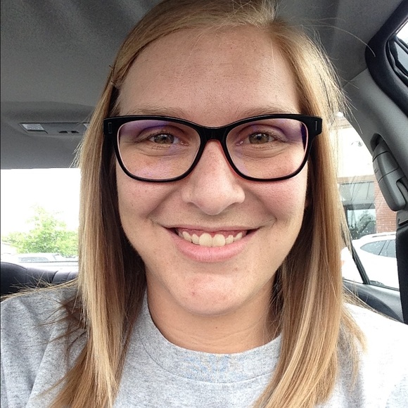 Meet your Posher, Whitney - Picture 1 of 1