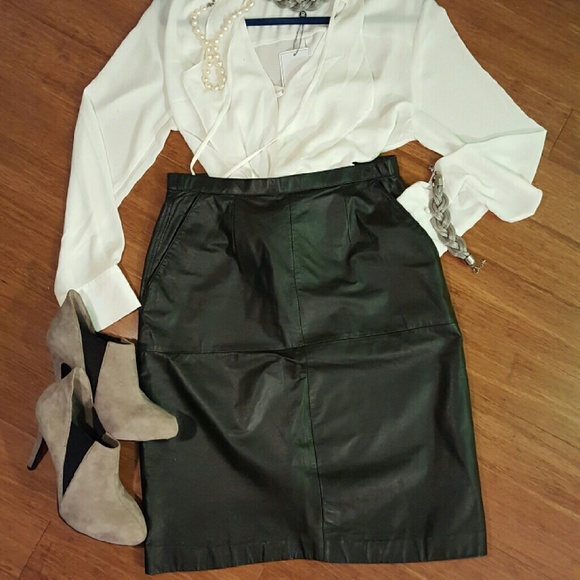 Vintage black leather skirt - Picture 1 of 3