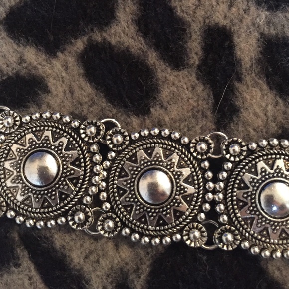 NWT embellished statement choker - Picture 3 of 3