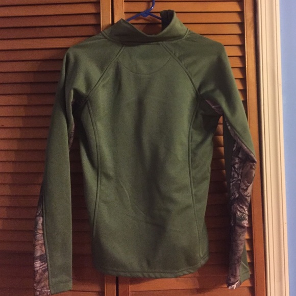 Green, pink & camo Browning pullover - Picture 3 of 3