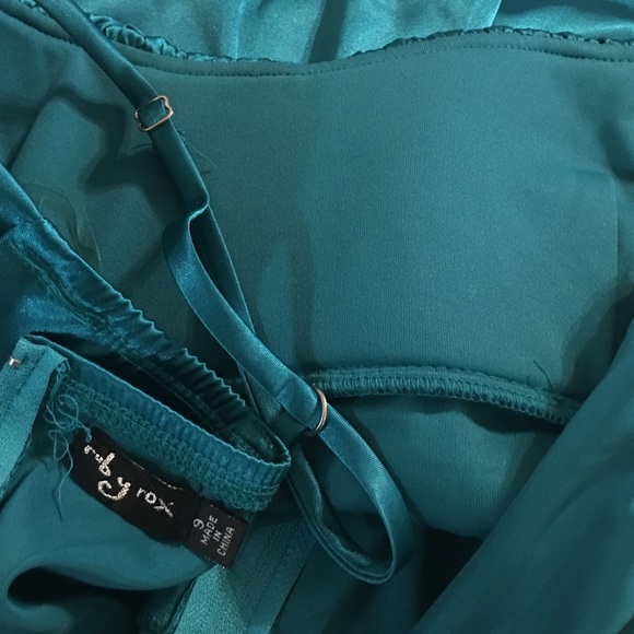 Beautiful Evening Dress - Picture 3 of 4