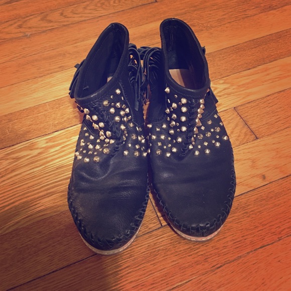 zara 39 short leather boot （looks new）