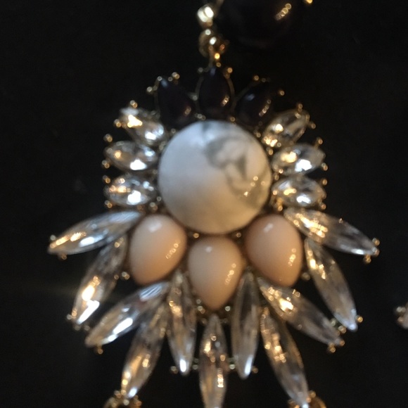 Gold statement earrings - Picture 2 of 4