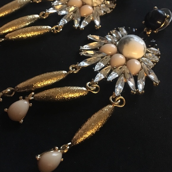 Gold statement earrings - Picture 4 of 4