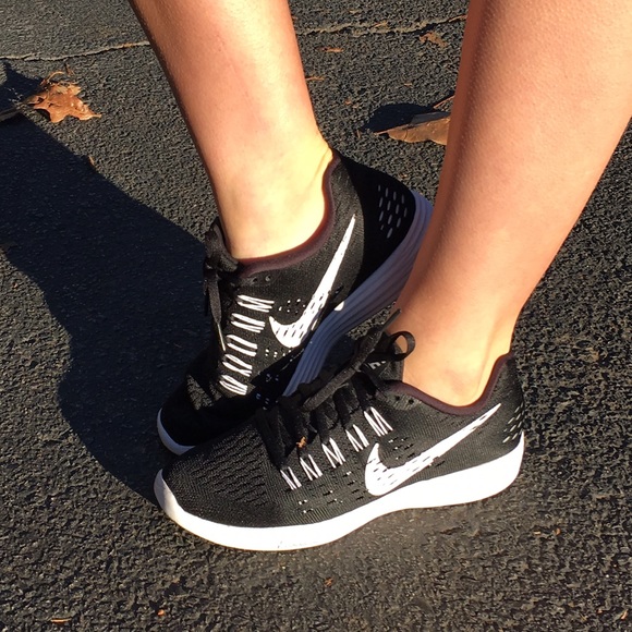 Nike Shoes - NEW black Nike lunar tempo athletic shoes