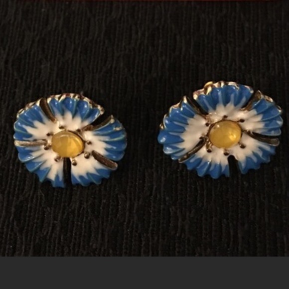 ❤️️🌺 Betsy Johnson Floral Earrings🌺❤️️ - Picture 1 of 3