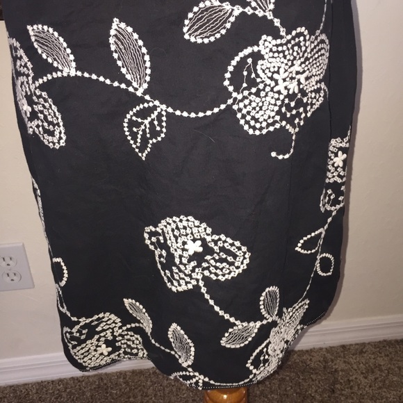 Beautiful embroidered Max Studio Dress Sz M - Picture 2 of 4