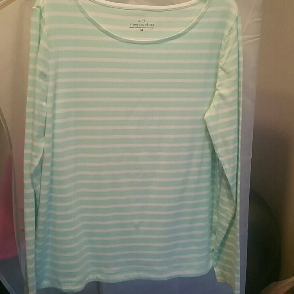 Brand new Vineyard Vines top