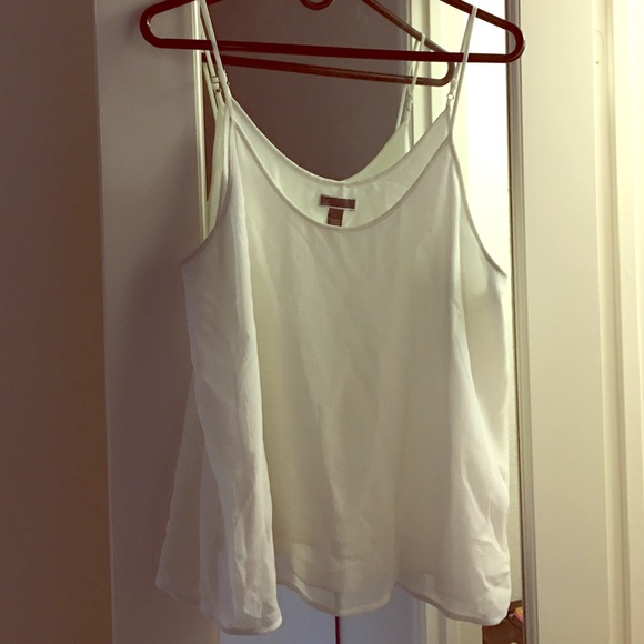 Chelsea 28 white cami tank. No sign of wear!