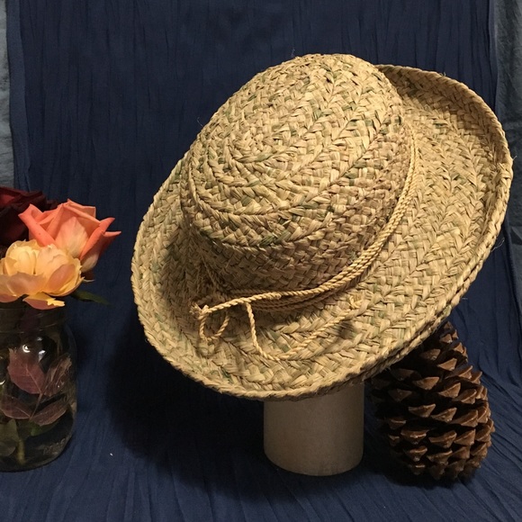 Adorable straw hat.