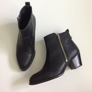 Black ankle boots/booties