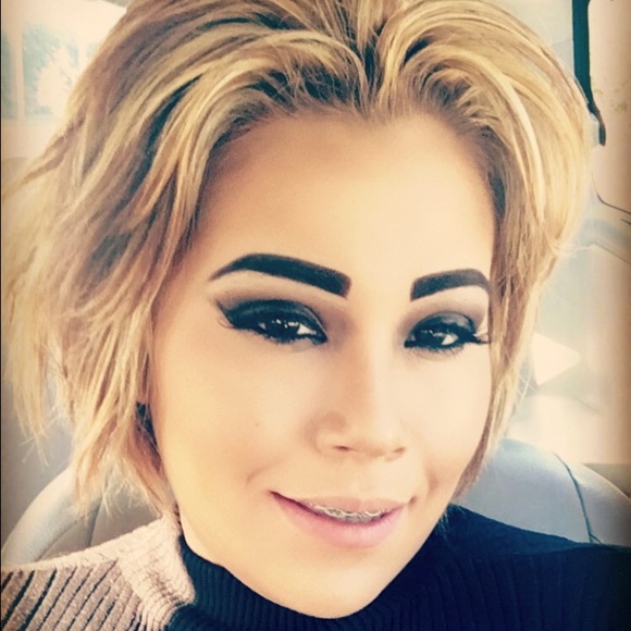 Meet your Posher, Danielle
