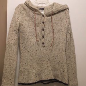Patagonia Cream Colored Sweater Size L