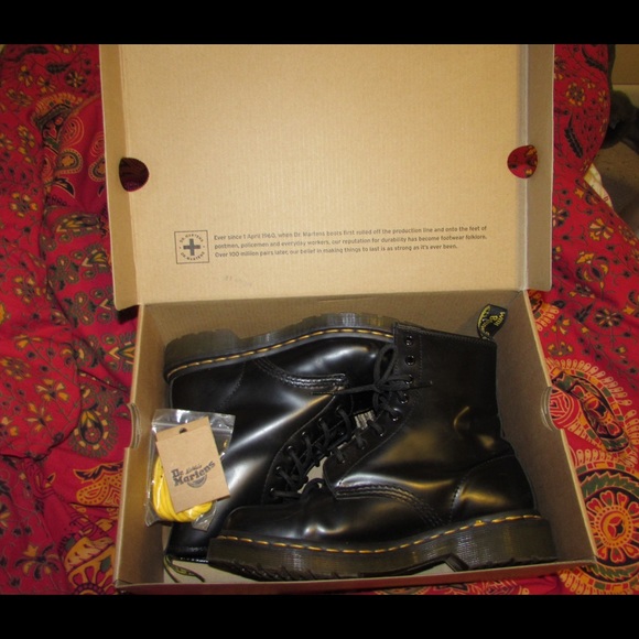 Black Leather Dr. Martens 1460 8-eye style