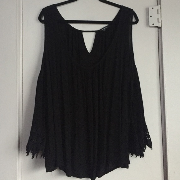 Gorgeous Black Top - Picture 3 of 5