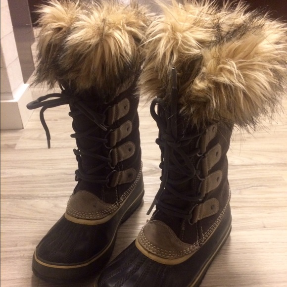 Sorel Joan of Arc lace up boots in size 8