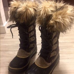 Sorel Joan of Arc lace up boots in size 8