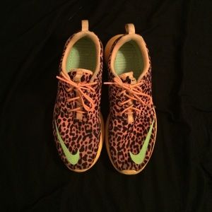 Nike Roshe Run Leopard Sz. 8