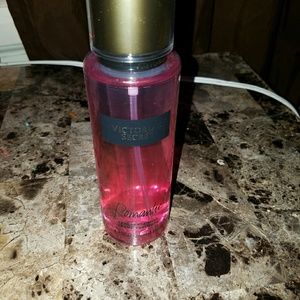 V.s Romantic spray