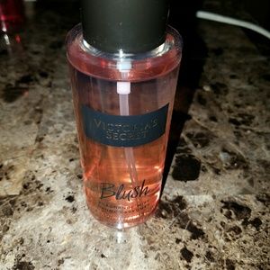 V.s blush spray