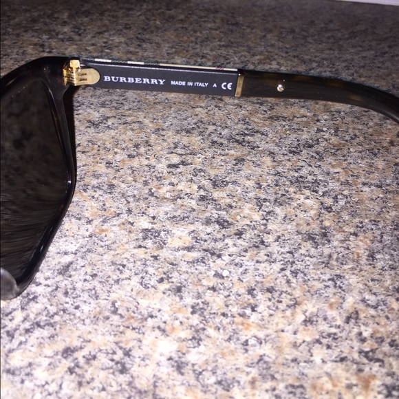 Authentic Burberry sunglasses - Picture 3 of 7