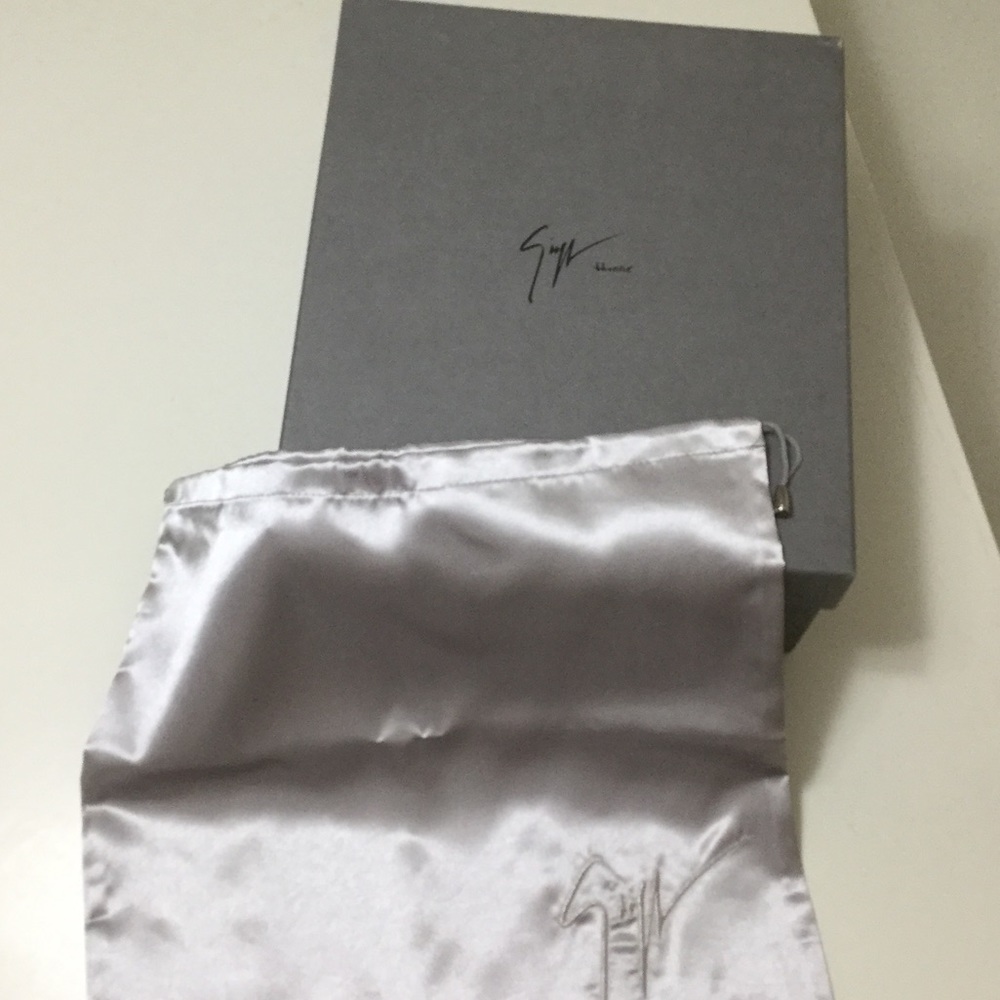 Giuseppe Zanotti Box and Dustbag -Sale🎈🎈