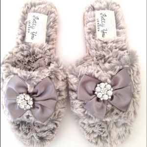 Pretty You London Elegant Womens Slippers Size 8-9