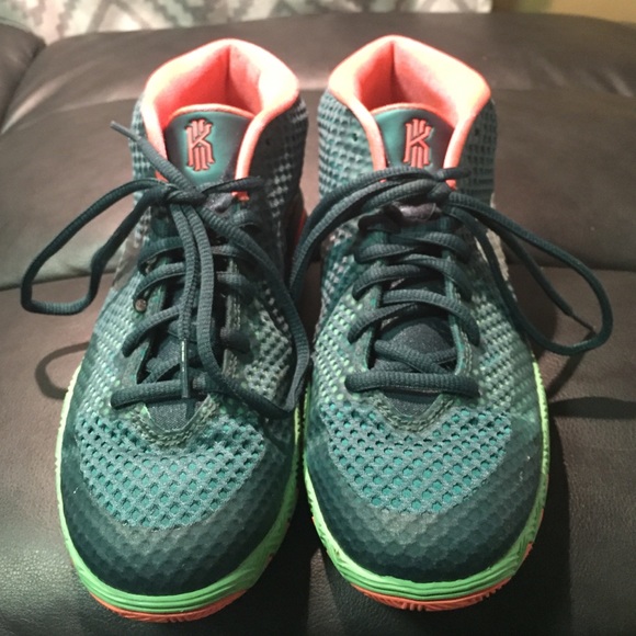 Kyrie 1 *Venus Fly Trap* shoes