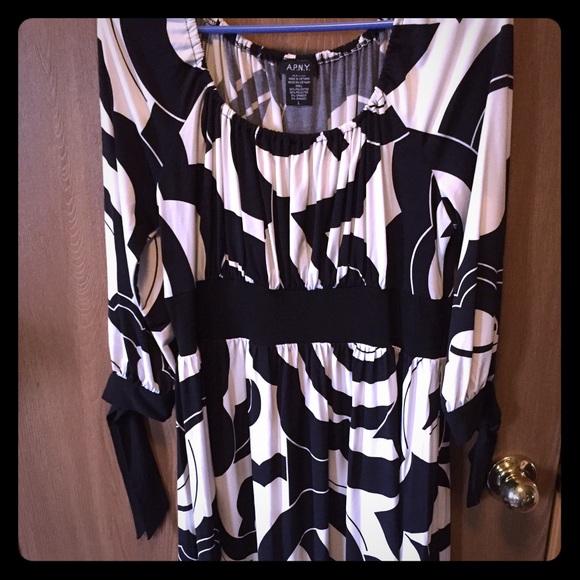 Ladies Black and White dress - Picture 1 of 3