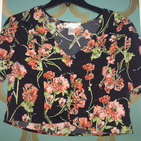 Band of Gypsies Maui floral crop top - Picture 2 of 4