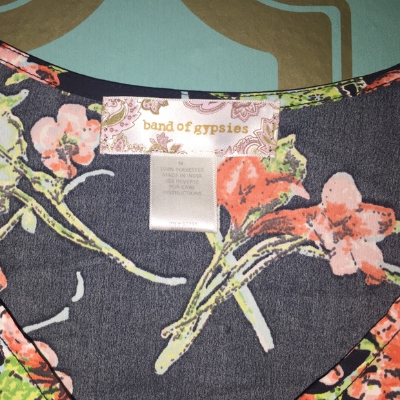 Band of Gypsies Maui floral crop top - Picture 3 of 4