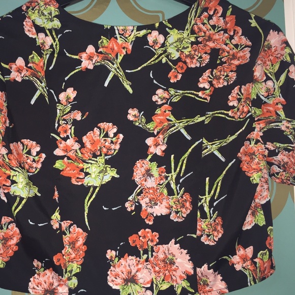 Band of Gypsies Maui floral crop top - Picture 4 of 4