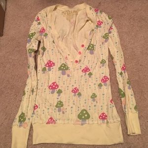 Fitted XS .long sleeve..printed.lightly worn