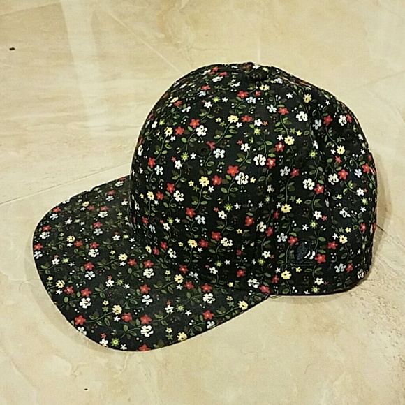 Flower pattern snapback