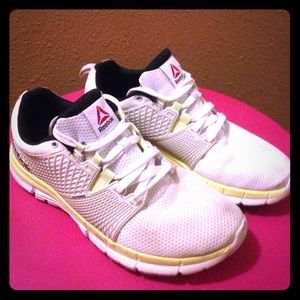Reebok white athletic shoes 8