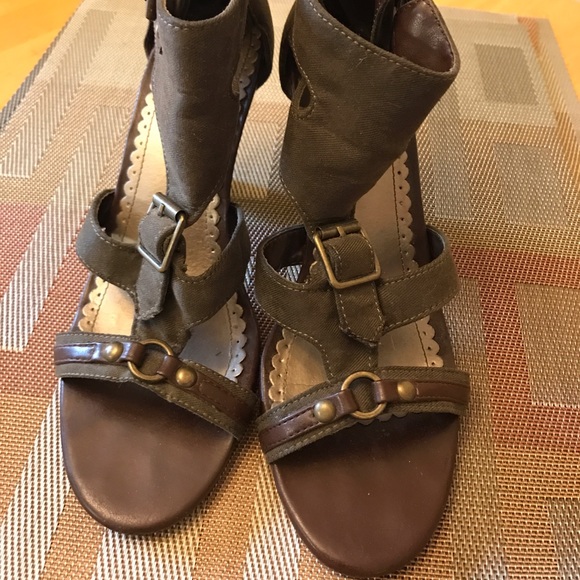 Size 7.5 Bongo heels