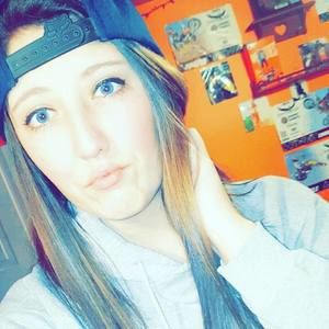 Meet your Posher, Hallie