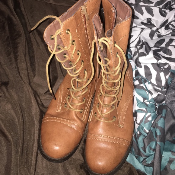 Combat boots