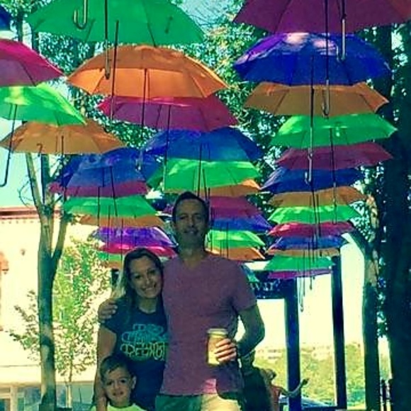 Meet your Posher, Stephanie - Picture 3 of 4